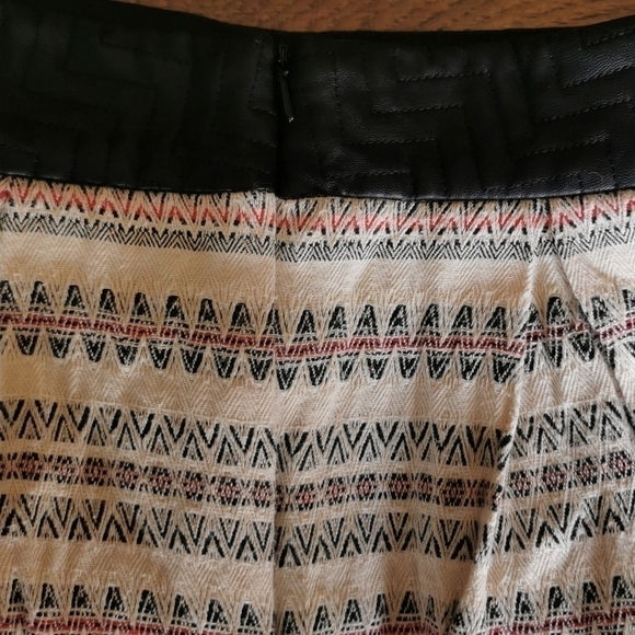 ZARA Trafaluc Pleated Leather Waistband Skirt Extra Small - Picture 4 of 6